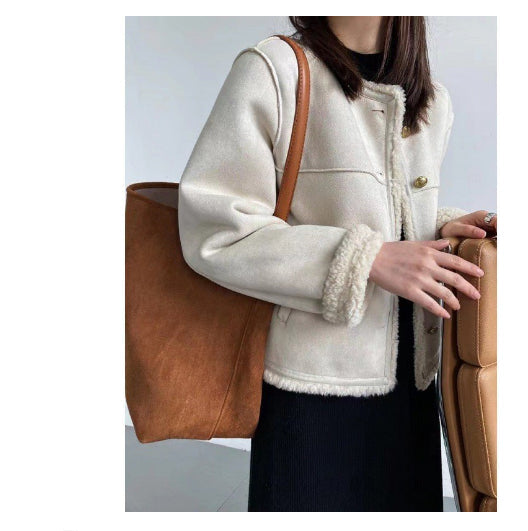 Palton de pluș Cristina din miel – Inspirație de iarnă