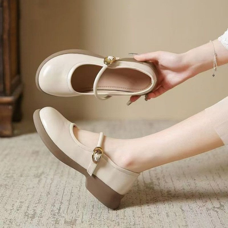 Pantofii cu platformă Mary Jane de la Cristina - Inspirație vintage