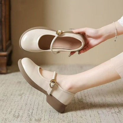 Pantofii cu platformă Mary Jane de la Cristina - Inspirație vintage