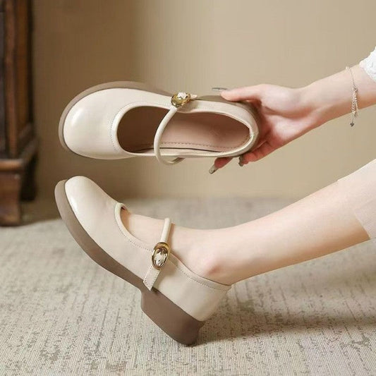 Pantofii cu platformă Mary Jane de la Cristina - Inspirație vintage