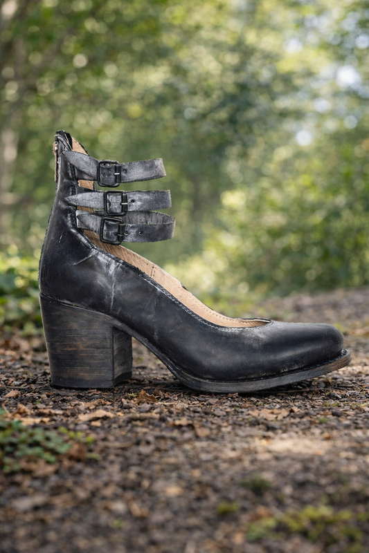 Pantofi cu cataramă triplă Cristina - Inspirație vintage