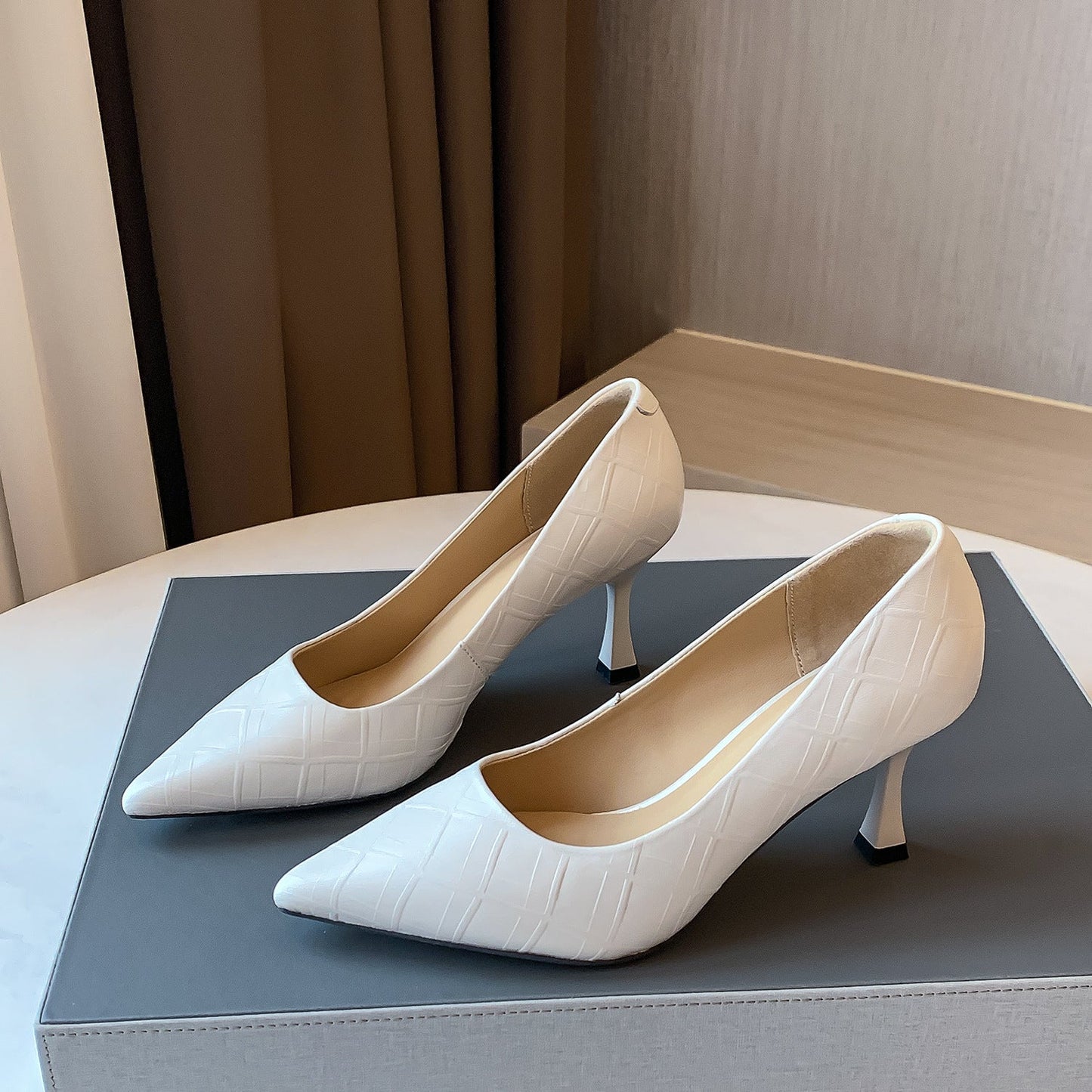 Tocuri elegante din piele de oaie de Cristina Gore