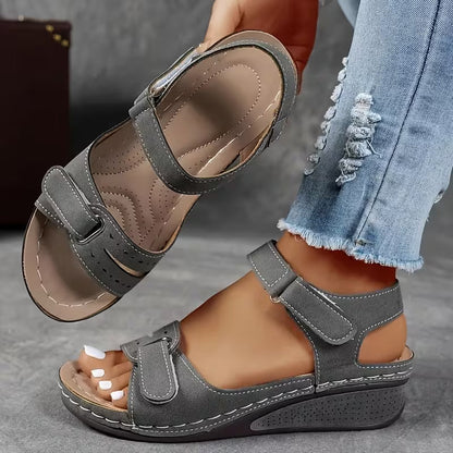 Sandale confortabile cu platformă Cristina Gore, cu croială perfectă și baretă