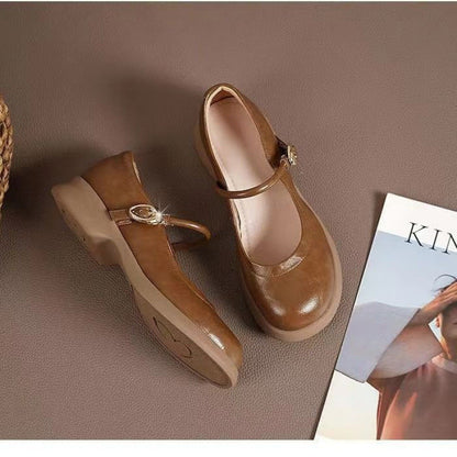 Pantofii cu platformă Mary Jane de la Cristina - Inspirație vintage