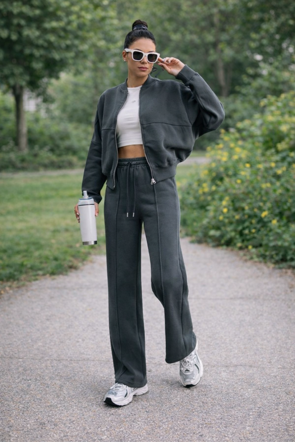 Set sport Cristina - Jachetă cu fermoar și pantaloni cu croi larg